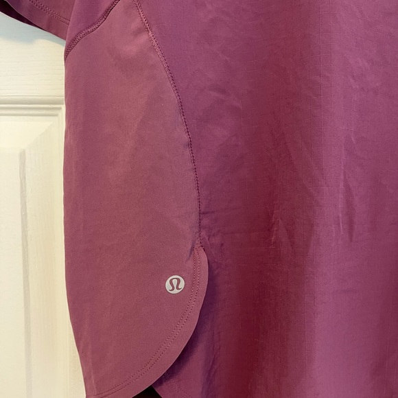 Lululemon short sleeve t-shirt - Picture 4 of 5